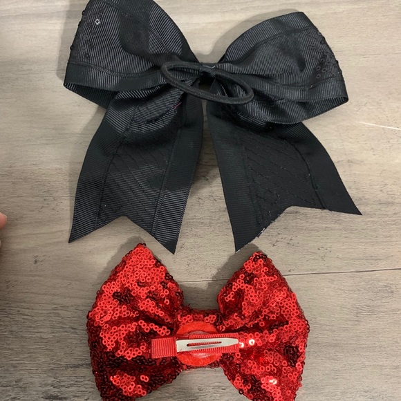 Girls Minnie Mouse gloves and Hair Bow Set - Picture 4 of 4